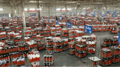 쿤밍국제꽃경매거래센터(KIFA) 거래장의 모습. 온통 너울거리는 꽃의 바다였지만 현지 직원은 "바닥이 보이면 한가한 상태"라고 했다. /사진=우경희 기자