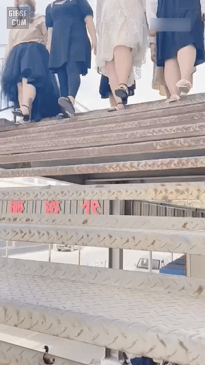 79b9d471bc863aa26fed82b44ed5206880bb20ad5c885465025f30e7d088f2288907d963d5add226505879e7db7ba741093e