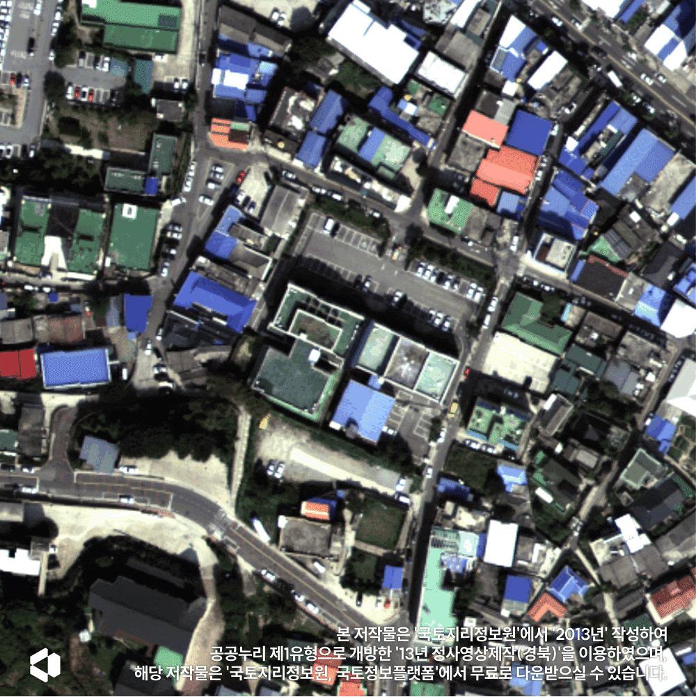 경북 김천에서도 2013년과 2023년 사이 대형 건축물들이 점차 사라진 것으로 나타났다. 인구 감소 결과로 대부분 철거지는 다시 새 건물이 들어서지는 않고 있다. /국토지리정보원, 나라스페이스