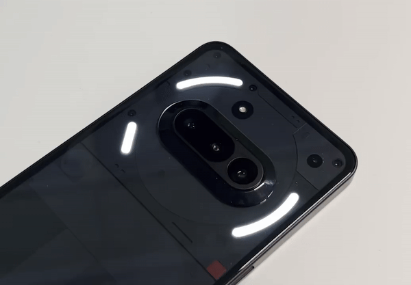 낫싱 폰 쓰리에이(3a) 후면 글리프 인터페이스 (사진=지디넷코리아)