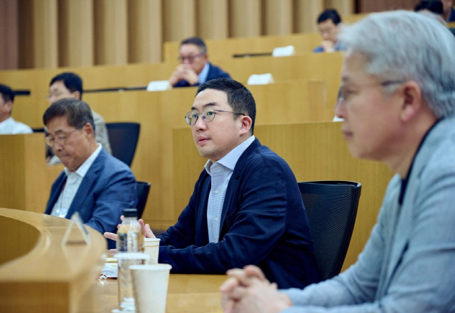 열고 이미지