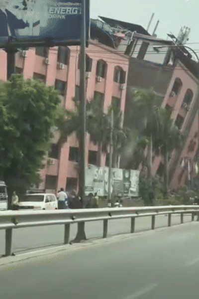 규모 7.7 강진으로 미얀마 북서부 만달레이 지역의 건물이 기울어져 있는 모습. 출처 소셜미디어