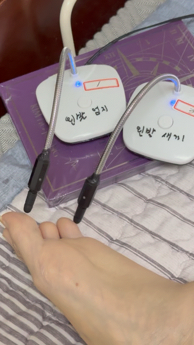 Jang installed ultra-sensitive foot switches near his bedside, which respond to the slightest touch from his toes. (Moon Joon-hyun/The Korea Herald)
