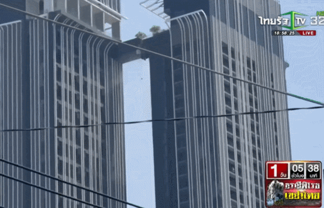 태국 방콕의 한 고층건물에서 끊어지는 구름다리를 건너는 권영준씨. 타이랏TV 유튜브 캡처