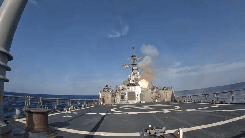 1일(현지시간) 미군의 중동 작전을 총괄하는 중부사령부(CENTCOM)는 예멘의 친이란 반군 후티 진지를 겨냥, 항공모함에서 미사일을 발사하는 장면을 담은 동영상을 공개했다. 2025.4.1 CENTCOM