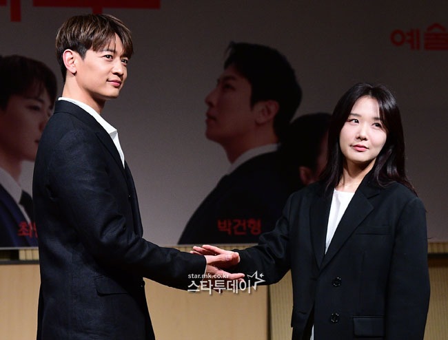 랑데부 이미지