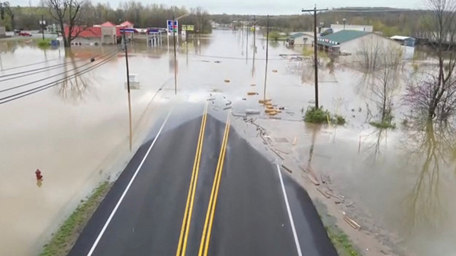 워싱턴주 홍수로 수만 명 대피, 비상사태 선포