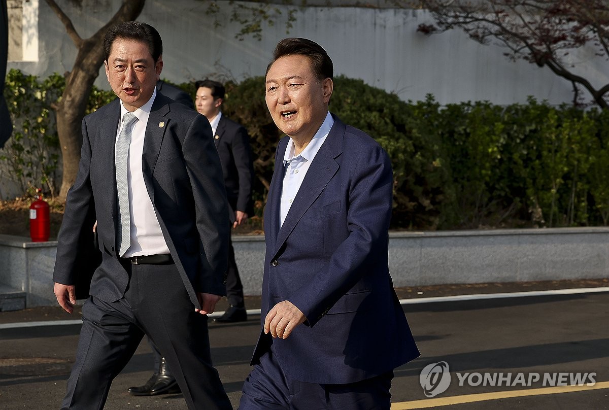 윤 이미지