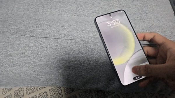 원ui7 업데이트 후 잠금해제가 안되는 모습(온라인커뮤니티 갈무리)/뉴스1