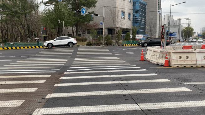 도로가 솟아있는 신풍역/영상=유지희 기자