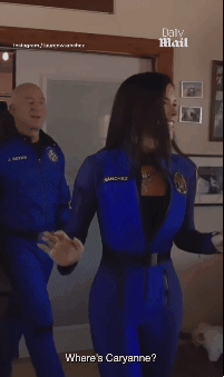 제프 베이조스 아마존 창업자의 약혼녀 로런 산체스가 자신의 SNS에 우주여행 단체복을 직접 공개했다. 산체스 SNS 캡처