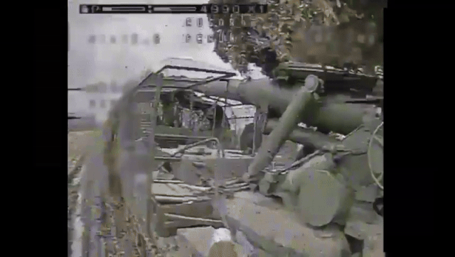 러시아군이 운용하는 북한제 곡산 자주포가 완파됐다고 14일(현지시간) 유력한 친러시아 군사 전문 텔레그램 채널 ‘바옌니 아스베다미뗄’이 전했다. 2025.4.14 텔레그램