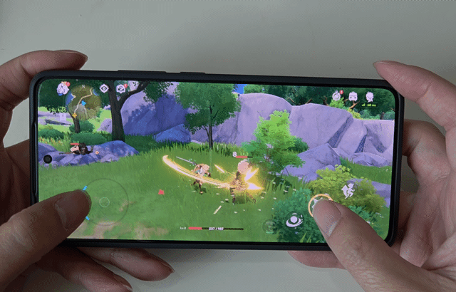 샤오미 포코 F7 프로로 고사양 게임 '원신'을 하는 모습. 사진=구자윤 기자