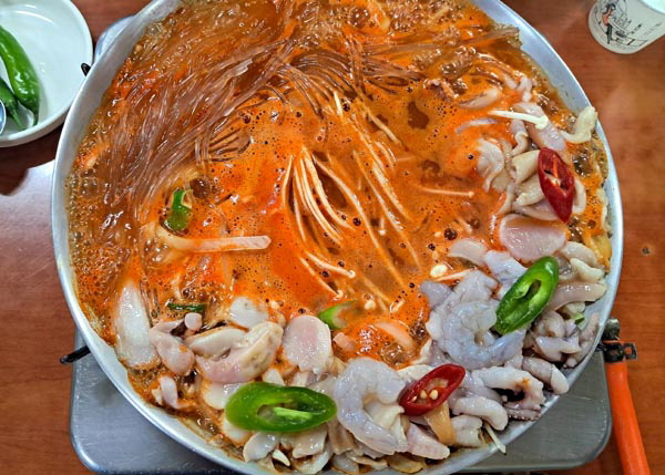 낙지해물탕 (2인)(계절메뉴)