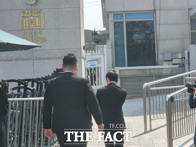 윤폰 이미지