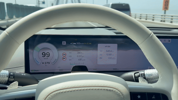 제네시스 GV60에 적용된 '디지털 사이드미러'./영상=백유진 기자 byj@