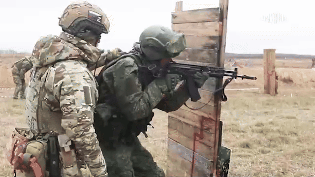 러시아와 북한이 북한군 파병을 공식 인정한 가운데, 러시아 국방부가 서부 쿠르스크에서 전투 훈련 중인 북한군 영상을 공개했다고 베스티 등 러시아 언론이 28일(현지시간) 보도했다. 사진은 영상 일부. 2025.4.28 텔레그램