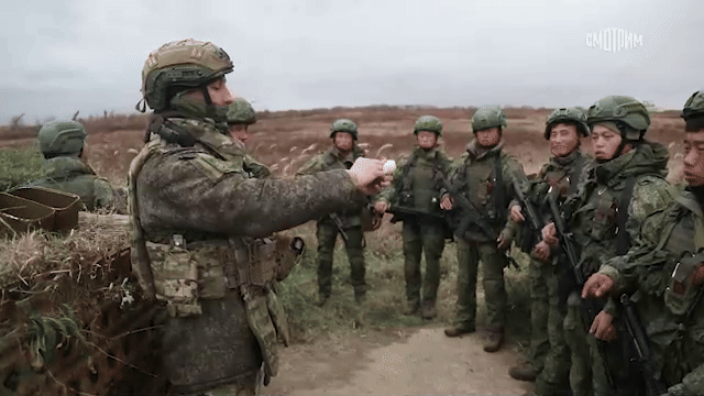 러시아와 북한이 북한군 파병을 공식 인정한 가운데, 러시아 국방부가 서부 쿠르스크에서 전투 훈련 중인 북한군 영상을 공개했다고 베스티 등 러시아 언론이 28일(현지시간) 보도했다. 사진은 영상 일부. 2025.4.28 텔레그램