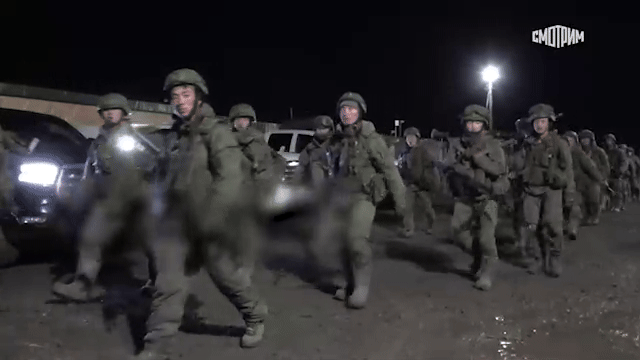 러시아와 북한이 북한군 파병을 공식 인정한 가운데, 러시아 국방부가 서부 쿠르스크에서 전투 훈련 중인 북한군 영상을 공개했다고 베스티 등 러시아 언론이 28일(현지시간) 보도했다. 사진은 영상 일부. 2025.4.28 텔레그램