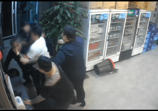 식당서 난투극 벌이는 폭력조직원들  [인천지검 제공. 편집 김상연. 재판매 및 DB 금지]