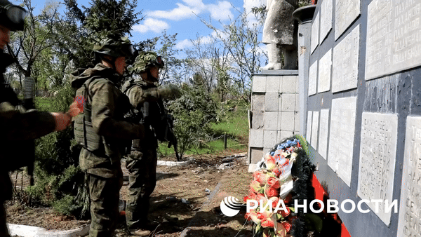 29일(현지시간) 러시아 관영 리아 노보스티 통신은 “러시아군과 북한군 합동 전투 작전 영상”이라며 64초짜리 시각 자료를 공개했다. 통신은 이어 “북한군이 우크라이나군으로부터 쿠르스크 수잔스키 지역을 해방하는 작전에 참여했다”라고 전했다. 사진은 관련 영상 일부. 2025.4.29 리아 노보스티