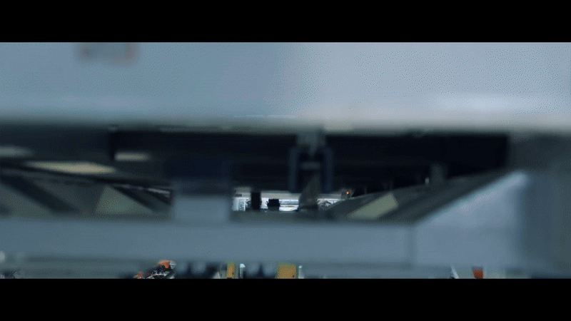 중국 안후이성 허페이시에 있는 전기차 기업 니오의 공장 내부 모습. 로봇팔을 이용해 4개의 문을 다는 데 98초가 소요된다./니오 제공