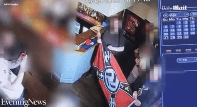 영국의 한 술집에서 신나치주의 단체가 히틀러의 생일을 축하한 것으로 알려져 경찰이 조사에 나섰다. 데일리메일