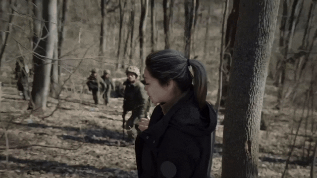 30일(현지시간) 고려인 3세 방송인이자 정치인인 마리나 김(42)은 “전 세계 독점”이라며 쿠르스크에서 직접 만난 북한군 동영상을 공개했다. 영상에는 러시아군과 드론 대응, 전자전 상황 적응 등 현대전 전술 훈련 중인 북한군 모습이 담겼다. 2025.4.30 마리나 김