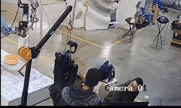 1일(현지시간) 미국의 대중국 단파방송 희망의소리(SOH)는 중국의 한 로봇 연구소에서 제조 중이던 휴머노이드 로봇이 “살아 움직이더니” 통제불능 상태가 됐다고 전했다. 2025.5.1 희망의소리