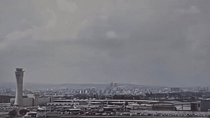 예멘의 친이란 후티 반군이 발사한 미사일이 4일 이스라엘 텔아비브 외곽의 벤구리온 공항에 떨어지는 모습. /X(옛 트위터)