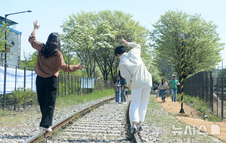 짙은 이미지