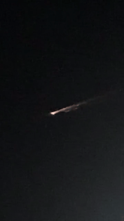 2024년 12월 21일 밤 미국 남부 곳곳에서 밤하늘에 불덩어리가 떨어진다며 올라온 영상./사진=뉴시스(X 갈무리)