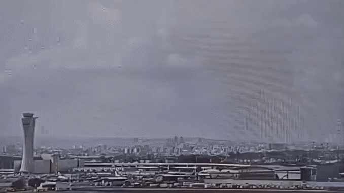 4일(현지시간) 이스라엘 중심도시 텔아비브에 있는 벤구리온 국제공항에 예멘발 미사일이 떨어졌다. 출처=소셜미디어