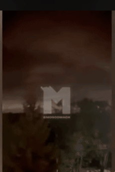 현지시간으로 6일 새벽 우크라이나군이 러시아 수도 모스크바를 향해 대규모 드론 공습을 가하면서 화재가 발생한 모습. 유튜브 영상 캡처