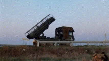 우크라이나에서 북한의 240㎜ 다연장로켓포 'M1991'에서 포탄이 발사되는 모습. <출처=라이프스타일 잡지 보도그레이 텔레그램 채널>