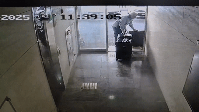 마약을 받은 뒤 은신처에 보관하는 조직원