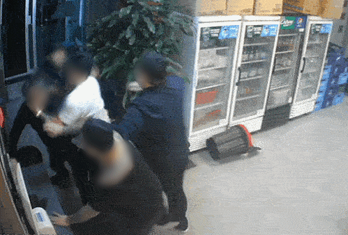 사건 당시 식당 폐쇄회로(CC)TV 갈무리. 인천지검 제공