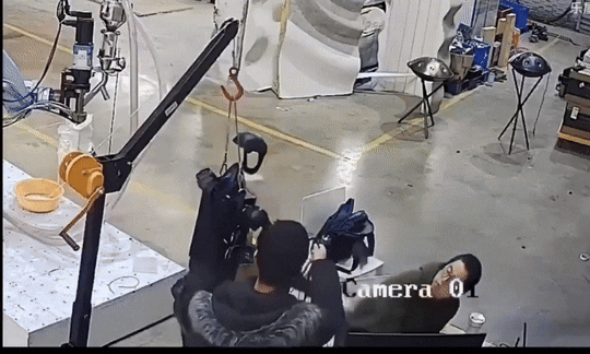 중국에서 최근 휴머노이드 로봇이 난동을 부려 인간을 다치게 할뻔한 일이 발생했다. (영상=엑스 @sentdefender)