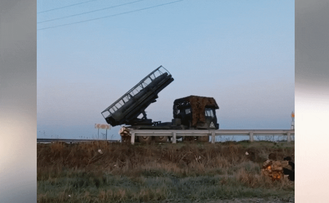 240㎜ M1991 다연장로켓포(방사포)의 발사 영상의 일부