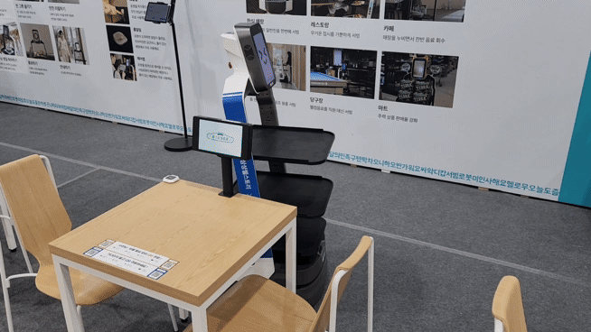 지난해 4월 3일 서울 양재동 aT센터에서 열린 ‘2024 푸드페스타’에서 배달의민족 서빙 로봇이 작동 중이다. 정석준 기자