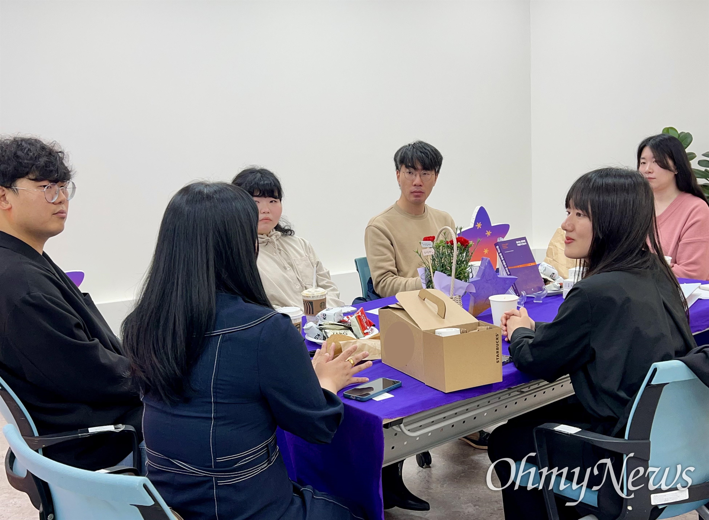 종이 던지고, 불법 레퍼런스 체크