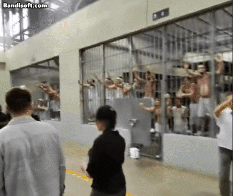 엘살바도르의 악명 높은 교도소인 테러범수용센터(CECOT·세코트) 내부 모습./엑스