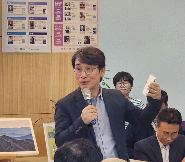 유시민 작가 노무현 관련 강연 모습