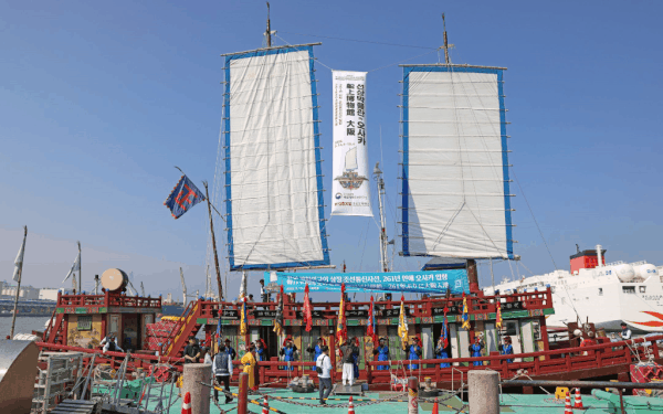 문화체육관광부가 '2025 오사카·간사이 세계 엑스포'에서 13일 '한국의 날'을 맞아 조선통신사를 재현하고 전통과 현대를 아우르는 다양한 문화행사를 펼쳤다.