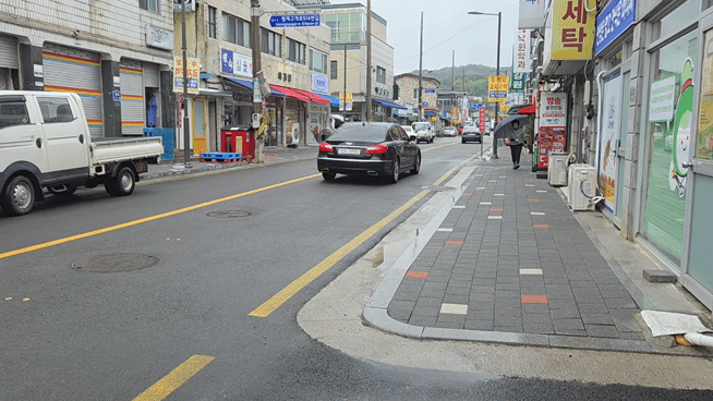 텅 빈 예산상설시장 대로변 인근 상가. /영상=이민형 기자