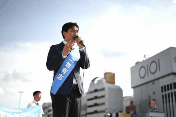 가정연합 신교 2세 '나비' 유세단이 지난 4일 도쿄 국회의사당 앞에서 차별방지를 호소하고 있다.(제공 가정연합 신교 2세 '나비' 유세단)