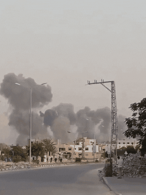 이스라엘군이 가자지구 남부 칸유니스의 유럽병원을 공습한 장면. /X(옛 트위터)