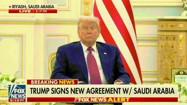 [서울=뉴시스] 도널드 트럼프 미국 대통령이 사우디에서 열린 행사에서 졸고 있다.(영상=더데일리비스트 캡쳐) 2025.05.14 *재판매 및 DB 금지