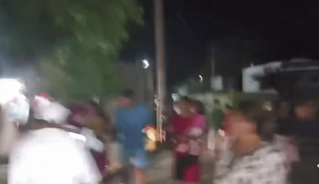 11일(현지시간) 멕시코 동부의 베라크루스주에서 텍시스테펙시 시장 선거에 출마한 집권당 국가재생운동(MORENA·모레나) 소속 예세니아 라라 구티에레스 후보가 거리 유세 중 무장 괴한들의 총에 맞아 사망했다. 영상은 지지자들과 인사 도중 피격당하는 구티에레스 후보의 모습. 2025.5.11 페이스북