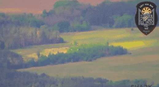 우크라이나군의 드론 공격을 받은 러시아군의 지대공 미사일 방공 시스템 Buk-M3가 폭발하고 있다. 엑스 영상 캡처